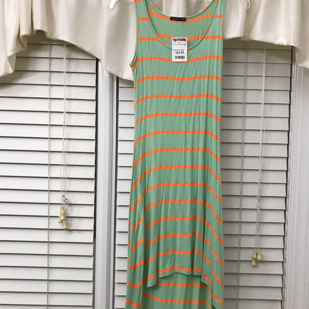Dress - Picture 2 of 8